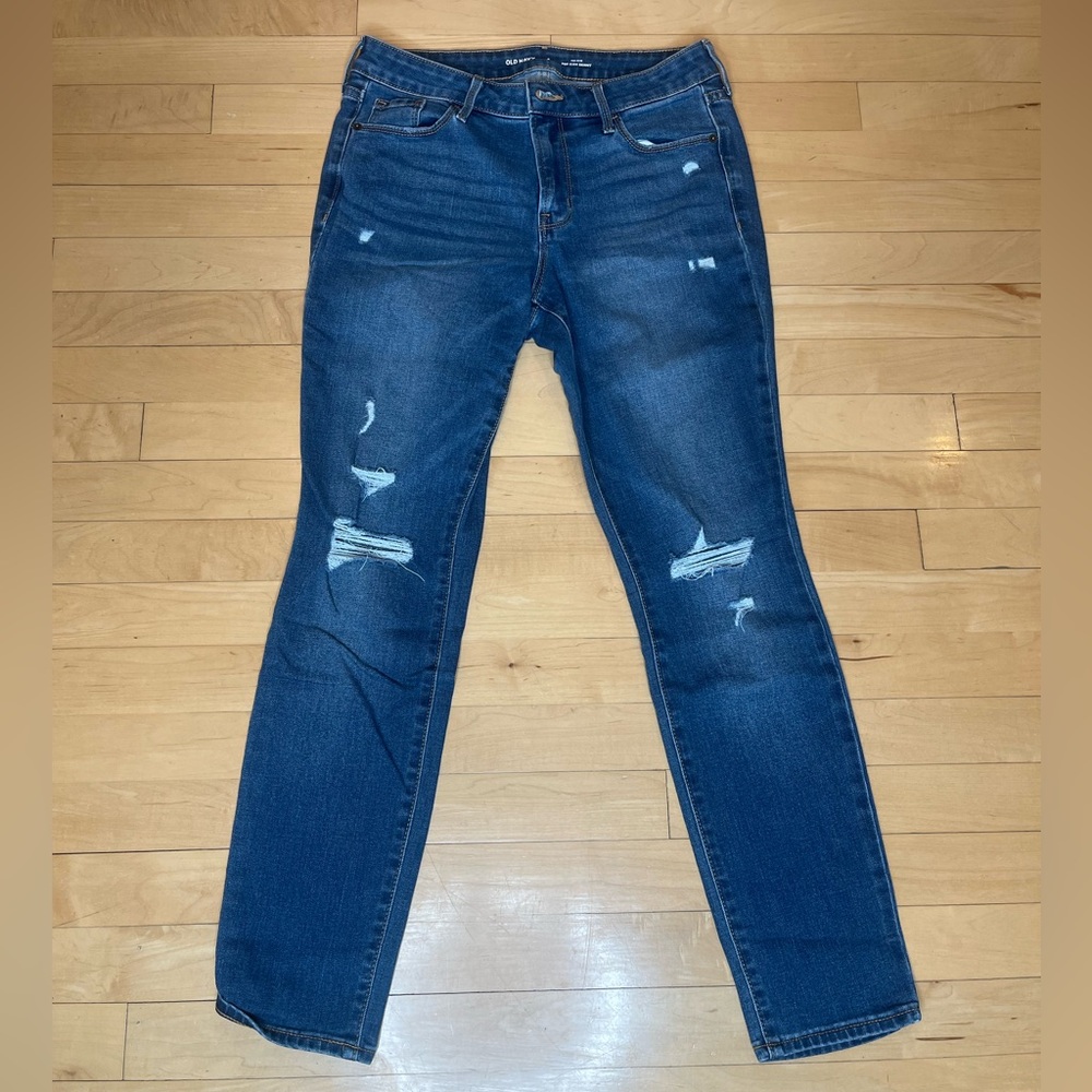 Old Navy Denim Jeans ~ Style: Mid-Rise Pop Icon Skinny. Size 6 short.